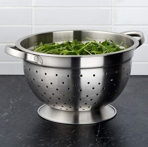 Like New Crate & Barrel Footed Stainless Steel Colander with Handles